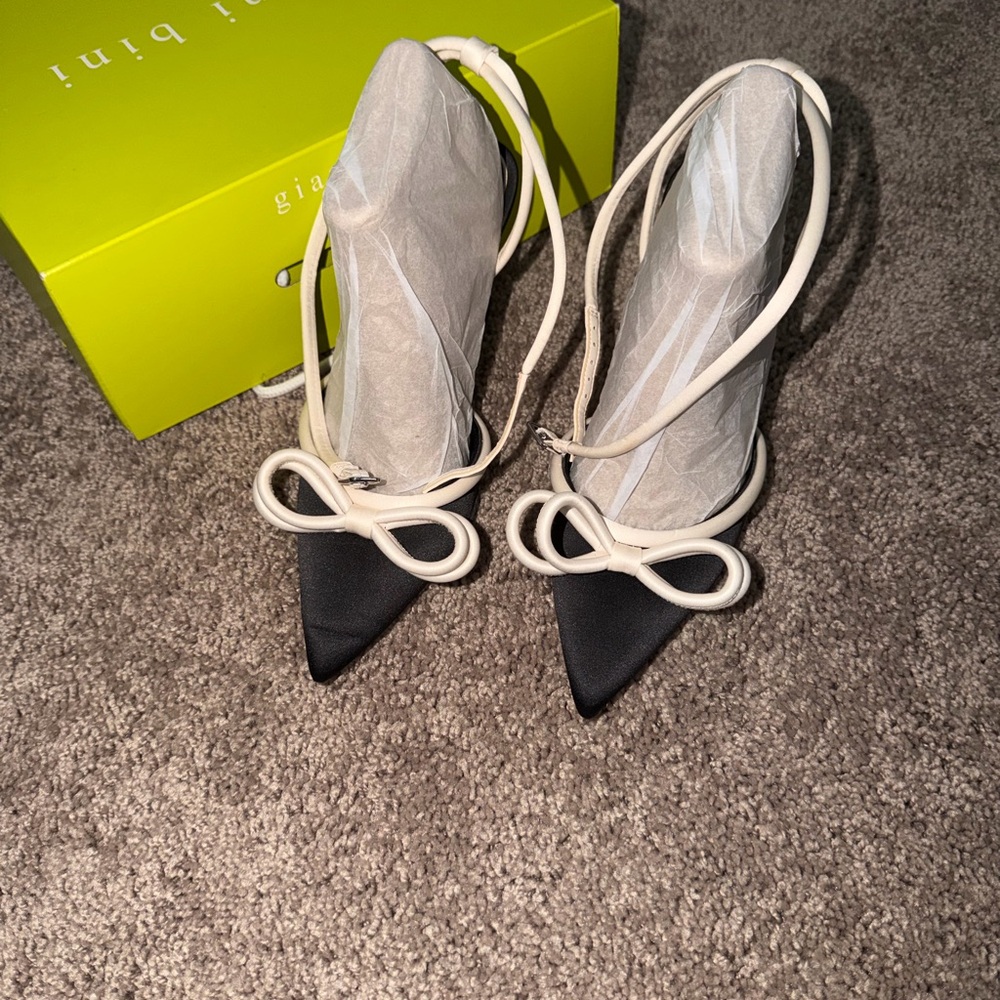 Giani Bini Two-Tone Bow Heels